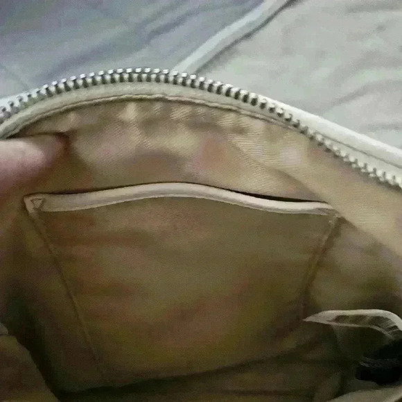 Dana Buchman crossbody purse. Brown, cream, & white. White adjustable strap - Picture 9 of 16